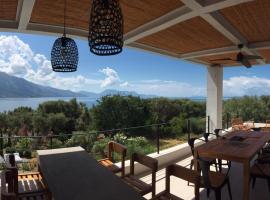 Villa Mytikas, luxury in Greece with seaview and heated pool & jacuzzi, sewaan penginapan di Pogoniá