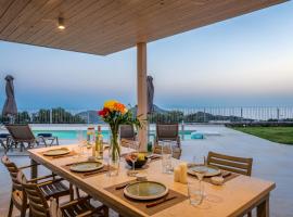 Aloni Villa with 180° SeaView, Private Pool & BBQ, 2km from Beach, villa em Plakiás