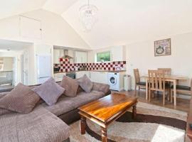 ROSE - 2 Bedroom Cottage, hotel with parking in Kingsnorth