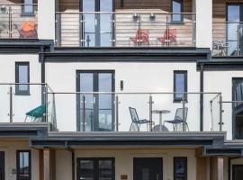 Luxury 3 floor Town House by Tolcarne Beach: Newquay şehrinde bir otel