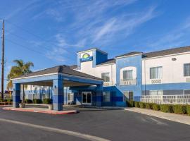 Days Inn by Wyndham Lathrop, hotel v destinaci Lathrop