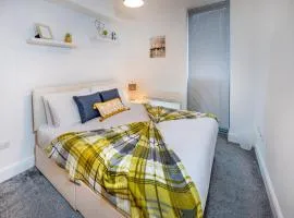 Modern & spacious 2-bed flat with secure parking
