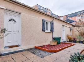 Studio lumineux et calme avec jardin, accessible hotel in Choisy-le-Roi