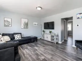 Recently renovated 3BR home near Heritage Park!