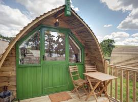 Finest Retreats - Barebones Glamping, cottage in Hexham