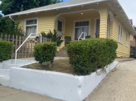 Ruth House Original Craftsman PETS, walk to State st., cottage in Santa Barbara