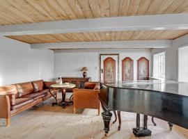 Beautiful Home In Hjer With Sauna, 8 Bedrooms And Wifi, casa o chalet en Højer