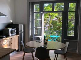 Résidence Harmonie Appartement N 3 Meublé Avec Petit Déjeuner, hotel near Casino de Néris-les-Bains, Néris-les-Bains