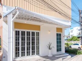 Beach Block No.5 at Huahin Beach, hostel in Hua Hin