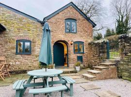 The Owl House Cottage, holiday home in Welsh Newton Common