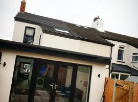 Dora Cottage, holiday home in Formby