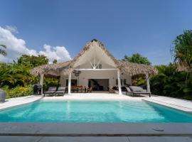 Casa Panamera- 5br luxury beach Villa Playa Coson，位于拉斯特拉纳斯的酒店