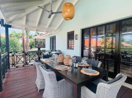 Tip! Blue Bay Beachvilla 12 - Blue Bay Resort, hotelli kohteessa Dorp Sint Michiel