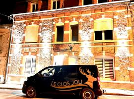 Le Clos Joli, Cama e café (B&B) em Haybes