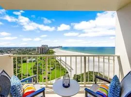 Modern beachfront condo with pool, gym and tennis