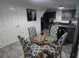 Freshen-Up Stays, holiday home in Oakengates