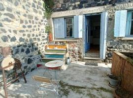 Ruelles et terrasses, hotel with parking in Mirabel
