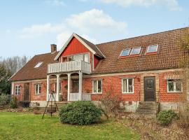 Beautiful Home In Hssleholm With Wifi And 4 Bedrooms, hotel in Tjörnarp