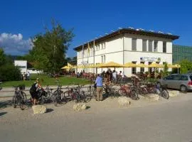 Swiss Hostel Lago Lodge
