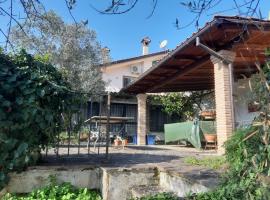 LILIUM HOUSE ARCE, hotel with parking in Rocca dʼArce