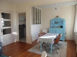 Appartement face à la plage avec WiFi, terrasse et équipements complets - FR-1-376-112