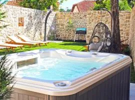 Nice Home In Cavtat With Jacuzzi, Sauna And 4 Bedrooms