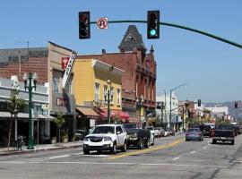 Victorian with Parking; 1 Blk to Park St eateries, hotel en Alameda