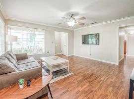 Renovated home minutes from Fresno State / Airport, διαμέρισμα στο Φρέσνο