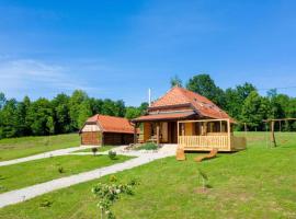 Chalet Markoci With Hot Tub - Happy Rentals, cabin in Rakovica