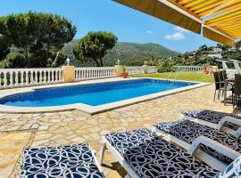 Villa reina by costabravaway, hotel em Calonge