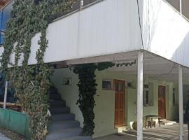Guest House "SVANETI", отель типа «постель и завтрак» в городе Lentekhi