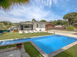 Catalunya Casas Modern Marvel,15 min to Costa Brava beaches!, hotelli kohteessa Sils