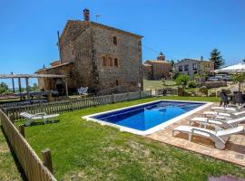 Catalunya Casas Rustic Catalan countryside villa with private pool!，Peracamps的有停車位的飯店