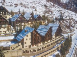 Abeti Ski Apartments - Happy Rentals, отель с парковкой в Сестриере