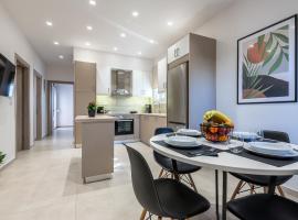 Spacious & Luxe 3BR Downtown 1min to Beach