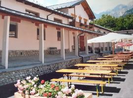 Lunga Via Delle Dolomiti, hotel in zona Lago di Cadore, Calalzo
