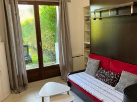 Appartement 2 pièces rez-de-jardin à 2 pas de la plage et de la thalasso, hôtel à Cabourg