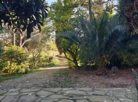 Chambres d'hôtes dans propriété rurale, hotel u blizini znamenitosti 'Golf-teren Saint-Thomas' u Béziersu