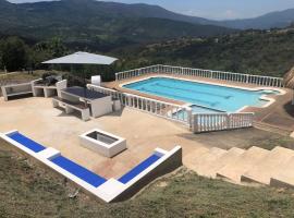 Casa La Felisa hospedaje campestre Pandi cundinamarca, hotel v destinaci Pandi