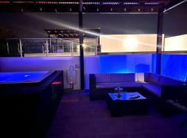 Outstanding Pent House w/Jacuzzi, hotel v destinaci Santiago de los Caballeros