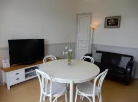 CAPRICES DE MER Appartement avec grand balcon et vue à 300 m plage, lit Queen Size, Mers les Bains Le Treport VILLA CAPRICIOSA