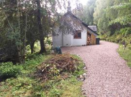 Druimbhan, 1 Railway Cottage,, pet-friendly hotel in Lochailort