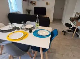 La Campagne à la ville dans pavillon avec jardin Clos et privatif