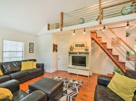 Modern St Elmo Cottage by Lookout Mtn and Near Dwtn, hytte i Chattanooga