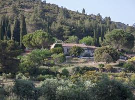 Mas de Baubesse: Paradise in Provence, hotel u gradu Le Bo de Provans