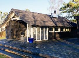 4 person holiday home in lb k, cabaña o casa de campo en Ålbæk