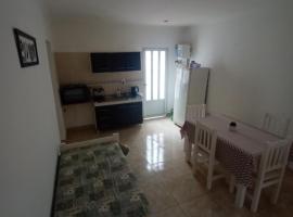 Departamento Piccolo, hotel with parking in Las Flores