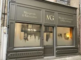 Gîte confortable à Saugues pour randonneurs, 3 chambres spacieuses avec salle d'eau privative - FR-1-582-365