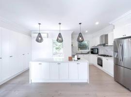 Luxury Designer Home Villa Surrey Hills: Mont Albert şehrinde bir kiralık tatil yeri