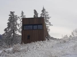 Domek na wzgórzu، فندق بالقرب من Wielka Sowa Ski Lift، Rosciszów
